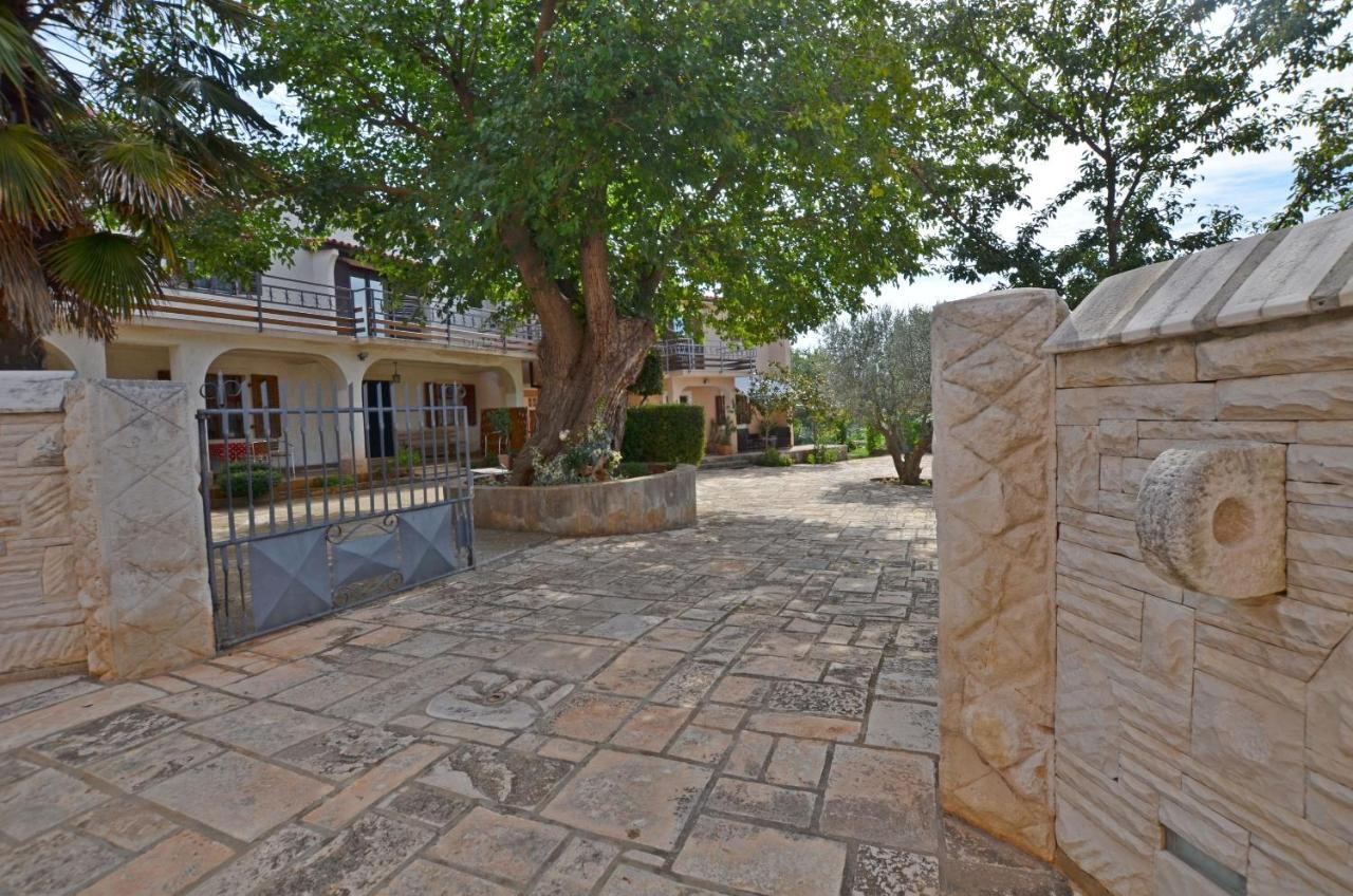 Apartments Josip Pavicini Εξωτερικό φωτογραφία